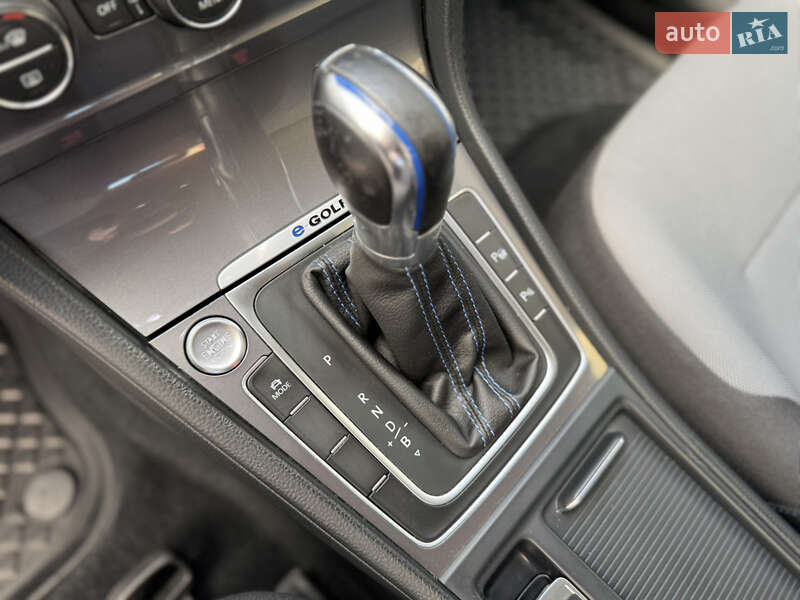 Хэтчбек Volkswagen e-Golf 2015 в Ровно