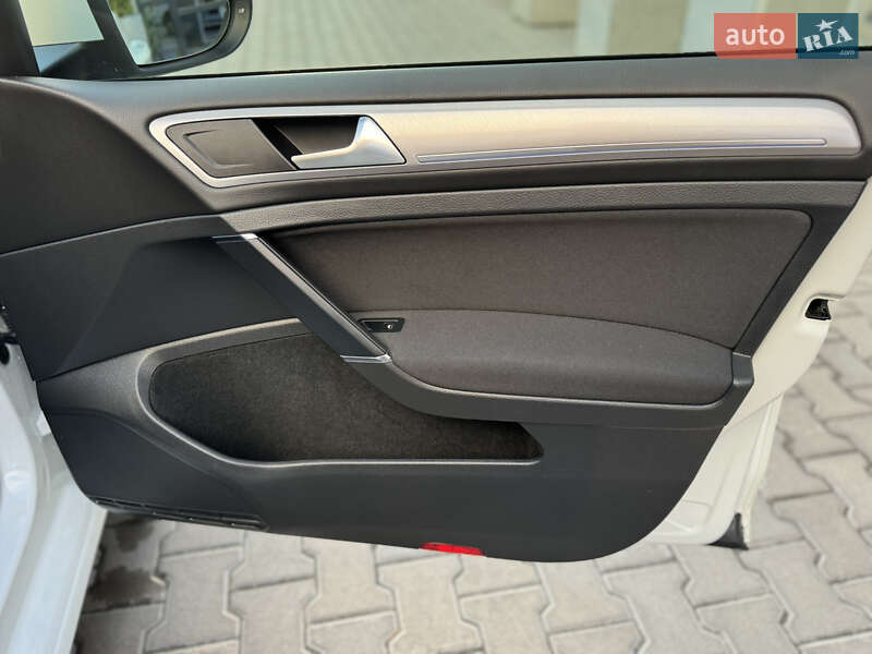 Хэтчбек Volkswagen e-Golf 2015 в Ровно