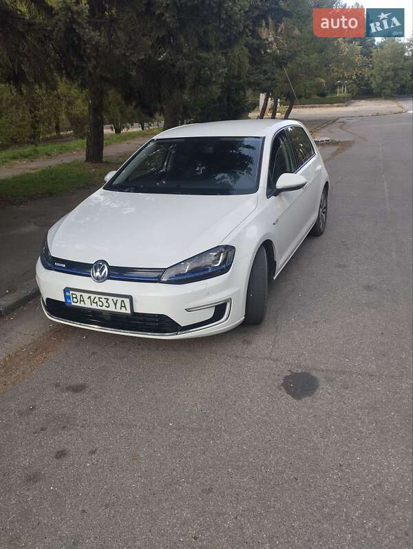 Хэтчбек Volkswagen e-Golf 2016 в Светловодске