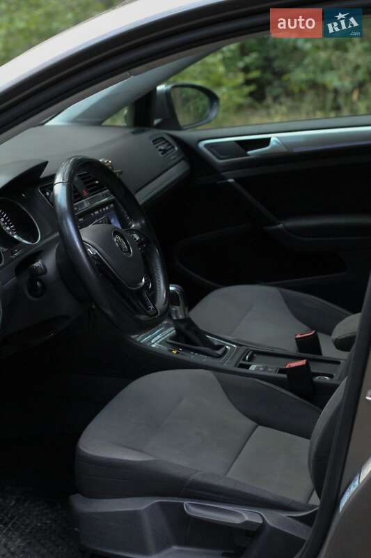 Хетчбек Volkswagen e-Golf 2015 в Києві фото 5 Хетчбек Volkswagen e-Golf 2015 в Києві