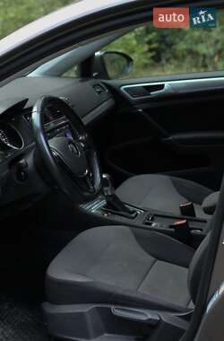 Хэтчбек Volkswagen e-Golf 2015 в 