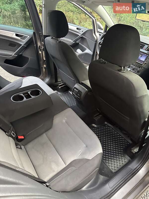 Хетчбек Volkswagen e-Golf 2015 в Києві фото 7 Хетчбек Volkswagen e-Golf 2015 в Києві