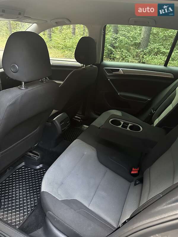 Хетчбек Volkswagen e-Golf 2015 в Києві фото 8 Хетчбек Volkswagen e-Golf 2015 в Києві