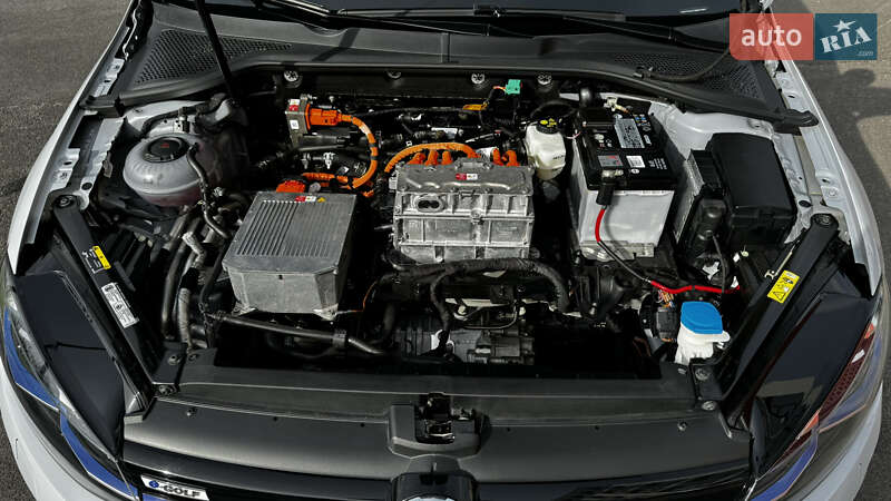 Хетчбек Volkswagen e-Golf 2017 в Миронівці