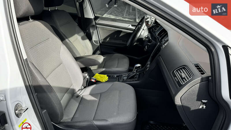 Хетчбек Volkswagen e-Golf 2017 в Миронівці