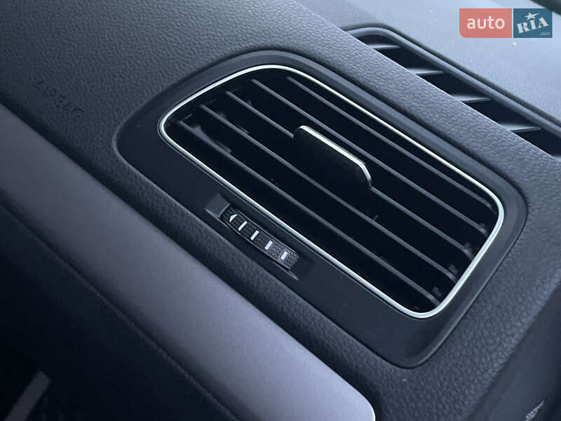Хетчбек Volkswagen e-Golf 2015 в Львові фото 52 Хетчбек Volkswagen e-Golf 2015 в Львові