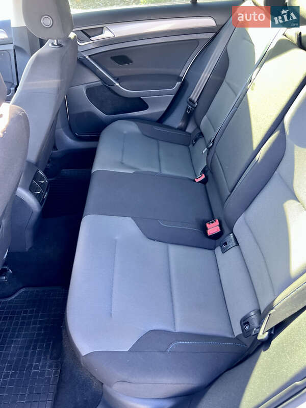 Хэтчбек Volkswagen e-Golf 2014 в Кропивницком