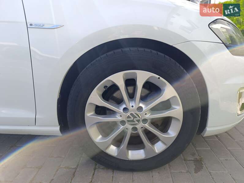 Хэтчбек Volkswagen e-Golf 2014 в Виннице