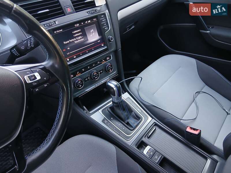 Хэтчбек Volkswagen e-Golf 2015 в Желтых Водах