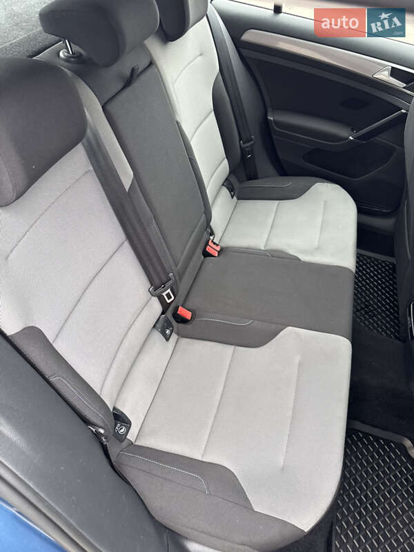 Хетчбек Volkswagen e-Golf 2015 в Луцьку