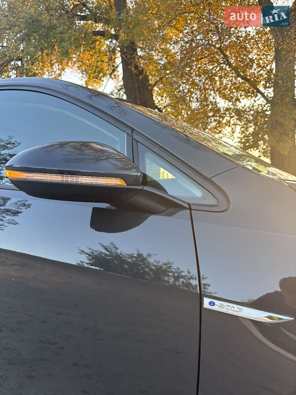 Хэтчбек Volkswagen e-Golf 2019 в Украинке