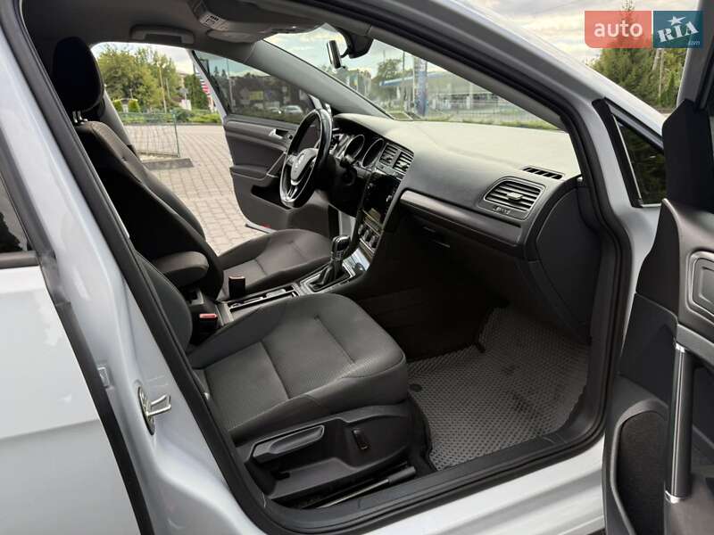 Хетчбек Volkswagen e-Golf 2017 в Хмельницькому