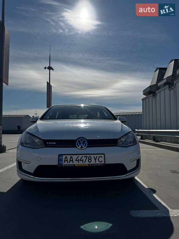 Хэтчбек Volkswagen e-Golf 2016 в Киеве