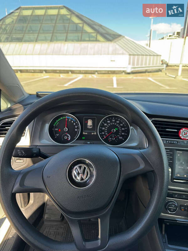 Хэтчбек Volkswagen e-Golf 2016 в Киеве