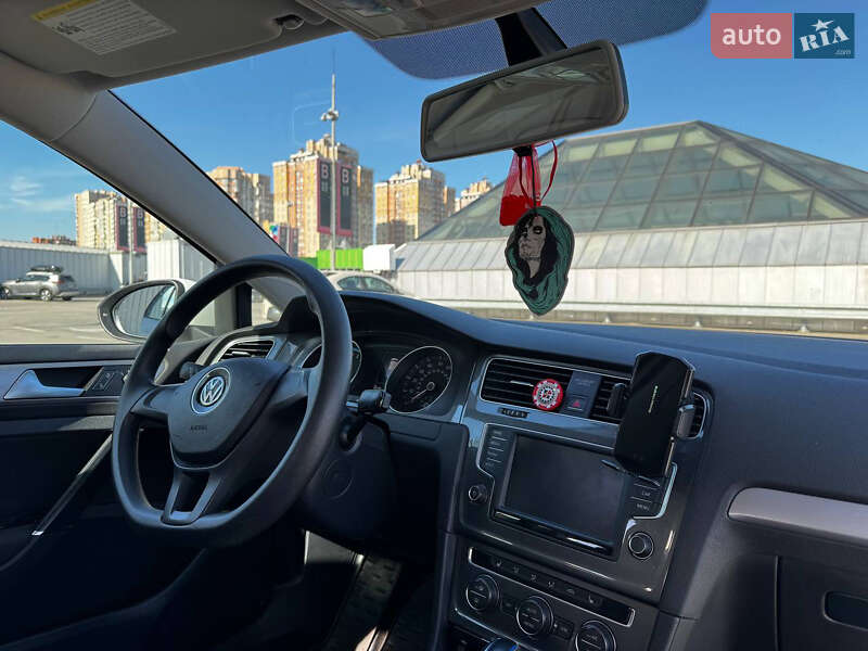 Хэтчбек Volkswagen e-Golf 2016 в Киеве