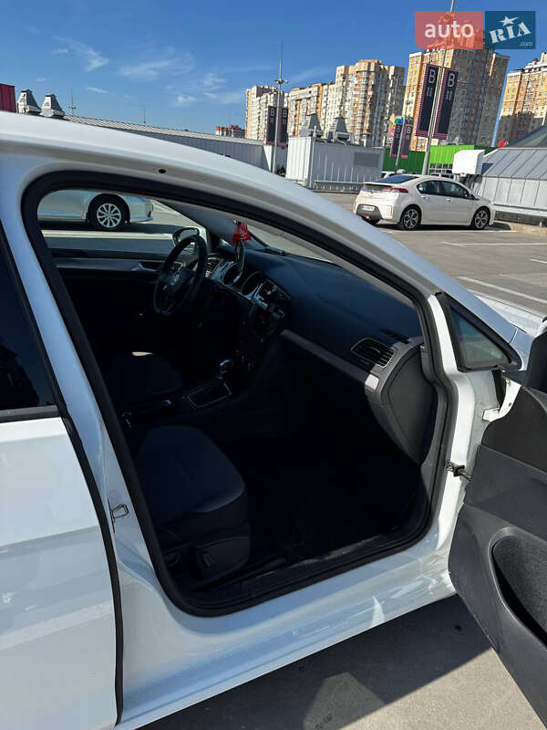 Хэтчбек Volkswagen e-Golf 2016 в Киеве