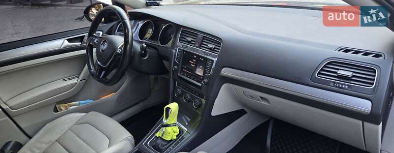 Хетчбек Volkswagen e-Golf 2015 в Хмельницькому