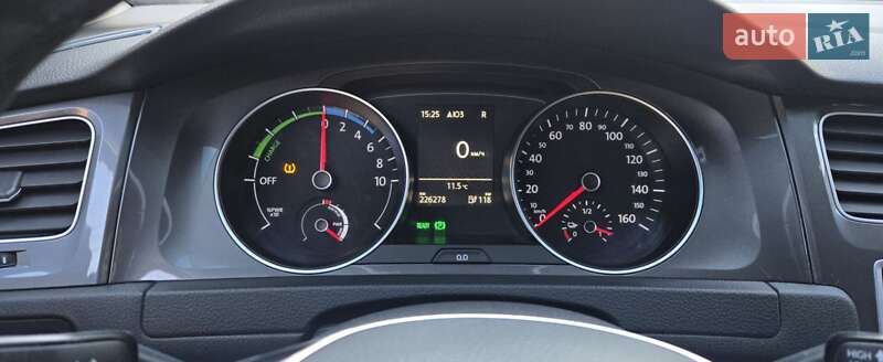 Хетчбек Volkswagen e-Golf 2015 в Хмельницькому