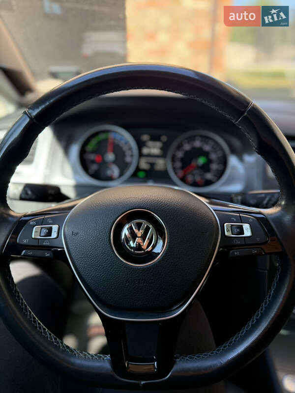 Хэтчбек Volkswagen e-Golf 2015 в Луцке фото 16 Хэтчбек Volkswagen e-Golf 2015 в Луцке