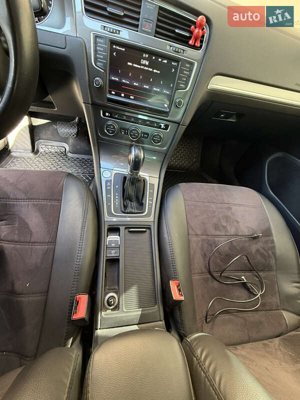 Хэтчбек Volkswagen e-Golf 2015 в Луцке фото 19 Хэтчбек Volkswagen e-Golf 2015 в Луцке