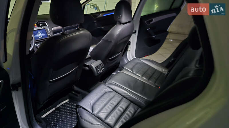 Хэтчбек Volkswagen e-Golf 2016 в Брюховичах