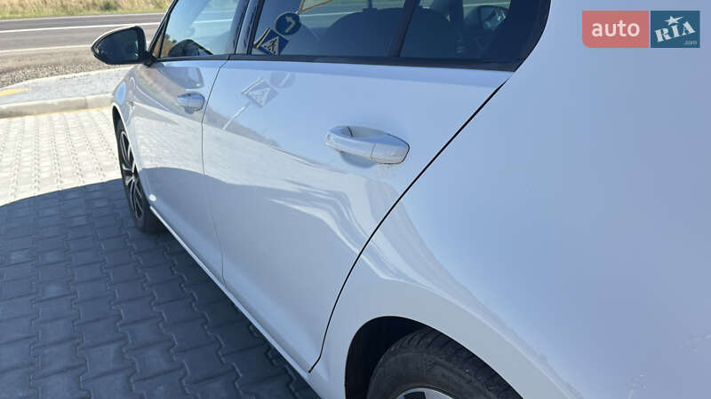 Хэтчбек Volkswagen e-Golf 2015 в Луцке