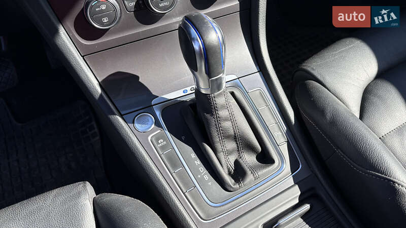 Хэтчбек Volkswagen e-Golf 2015 в Луцке