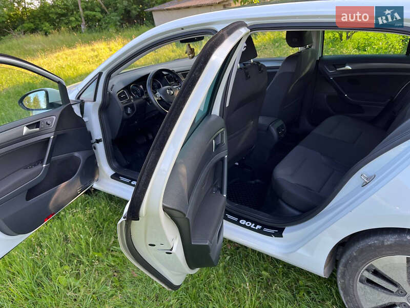 Хетчбек Volkswagen e-Golf 2019 в Івано-Франківську