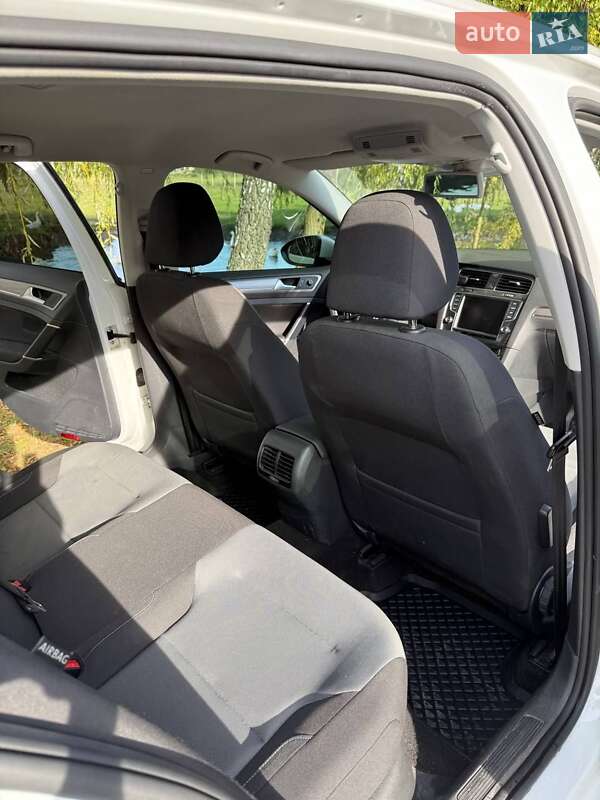 Хэтчбек Volkswagen e-Golf 2016 в Ровно фото 13 Хэтчбек Volkswagen e-Golf 2016 в Ровно