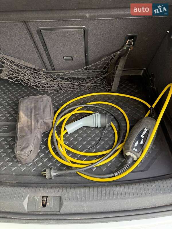 Хэтчбек Volkswagen e-Golf 2016 в Ровно фото 23 Хэтчбек Volkswagen e-Golf 2016 в Ровно