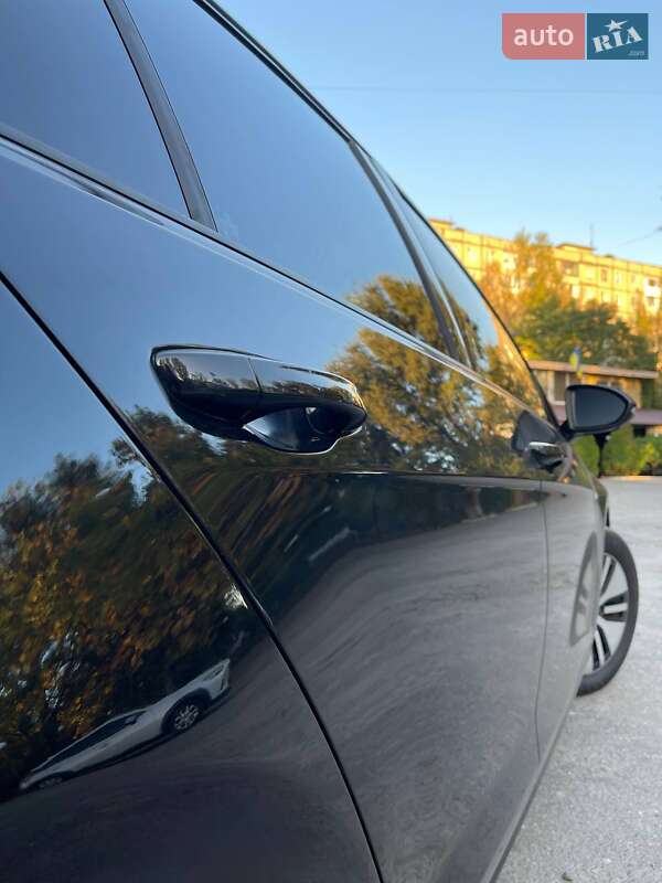Хэтчбек Volkswagen e-Golf 2015 в Днепре фото 10 Хэтчбек Volkswagen e-Golf 2015 в Днепре
