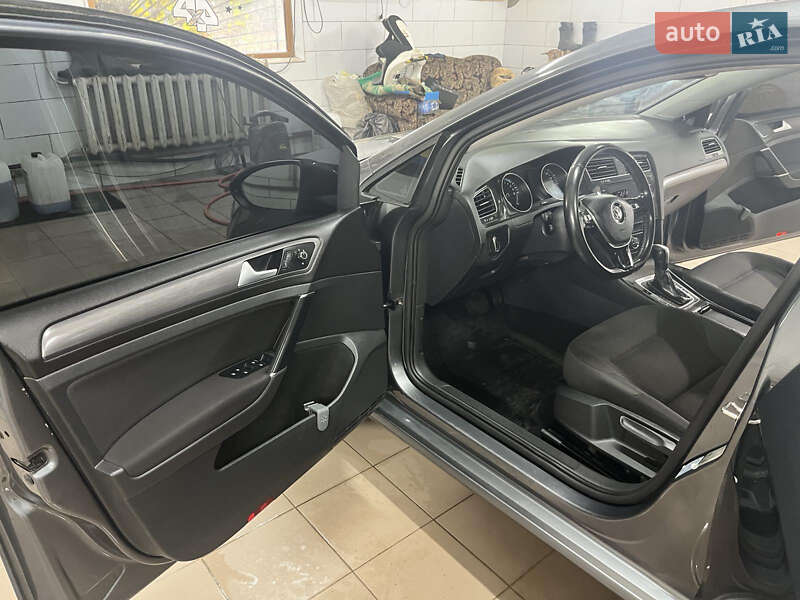 Хетчбек Volkswagen e-Golf 2019 в Богодухіву