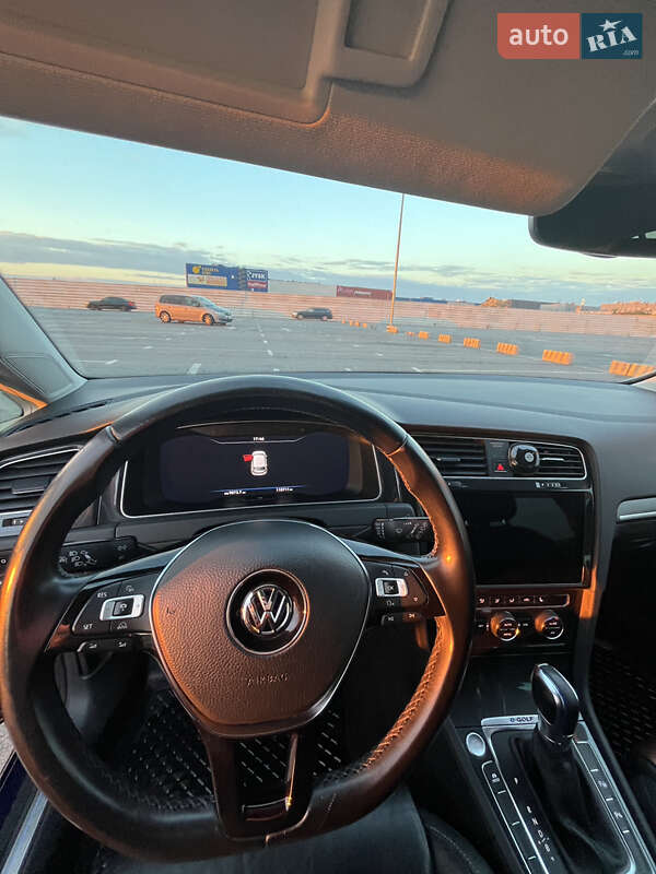 Хетчбек Volkswagen e-Golf 2017 в Львові