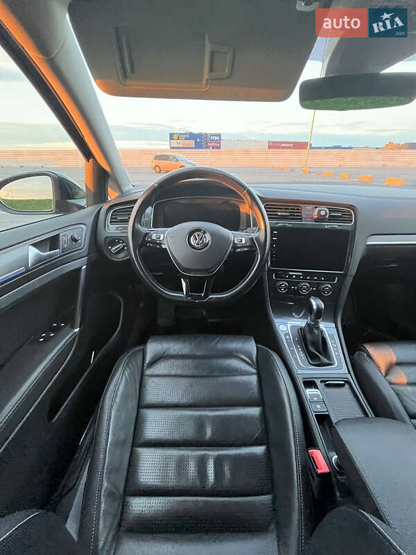 Хетчбек Volkswagen e-Golf 2017 в Львові