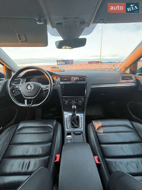 Хетчбек Volkswagen e-Golf 2017 в Львові