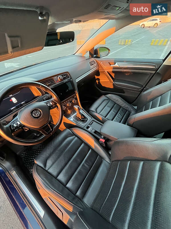 Хетчбек Volkswagen e-Golf 2017 в Львові