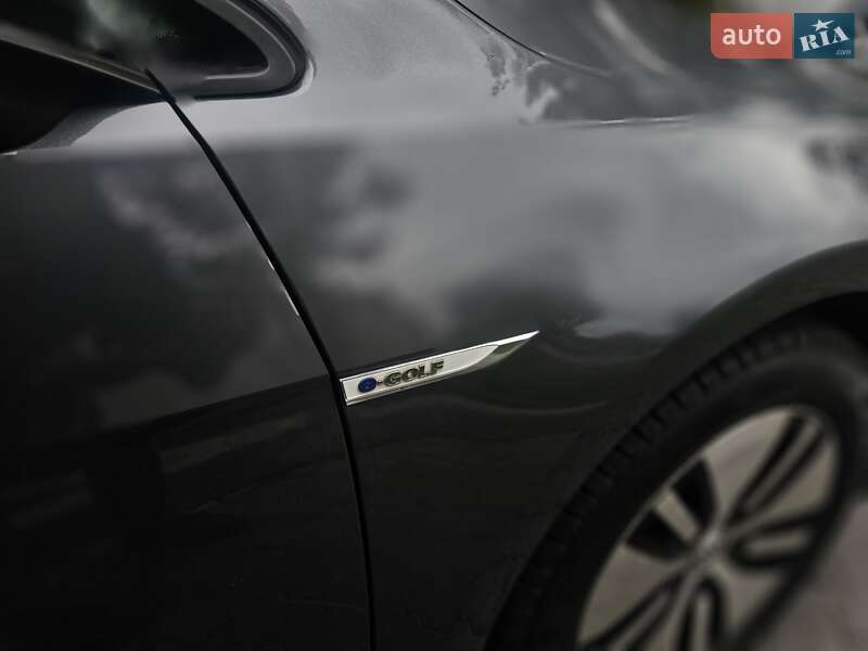 Хетчбек Volkswagen e-Golf 2018 в Львові