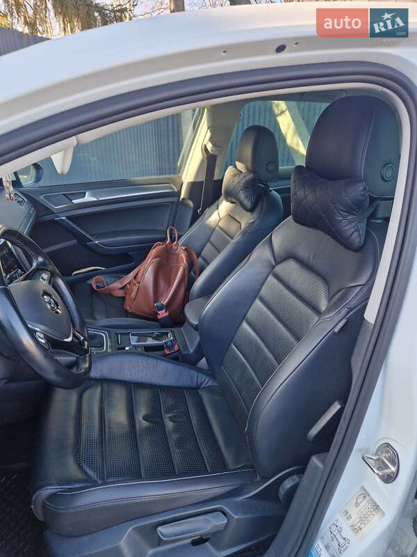 Хетчбек Volkswagen e-Golf 2018 в Житомирі