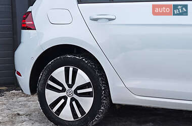 Хетчбек Volkswagen e-Golf 2018 в 