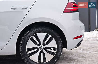 Хетчбек Volkswagen e-Golf 2018 в 