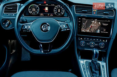 Хетчбек Volkswagen e-Golf 2018 в 