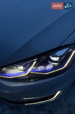 Хетчбек Volkswagen e-Golf 2018 в 