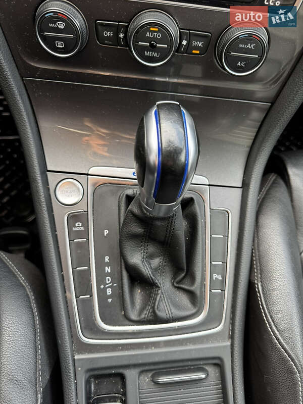 Хэтчбек Volkswagen e-Golf 2016 в Львове фото 11 Хэтчбек Volkswagen e-Golf 2016 в Львове