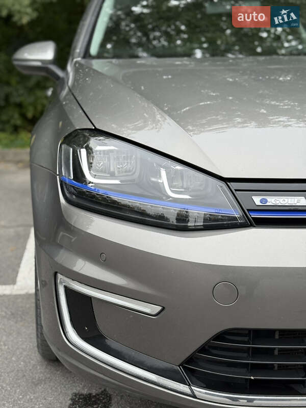 Хэтчбек Volkswagen e-Golf 2015 в Каменец-Подольском