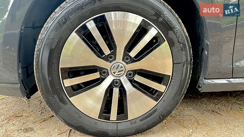Хэтчбек Volkswagen e-Golf 2020 в Запорожье