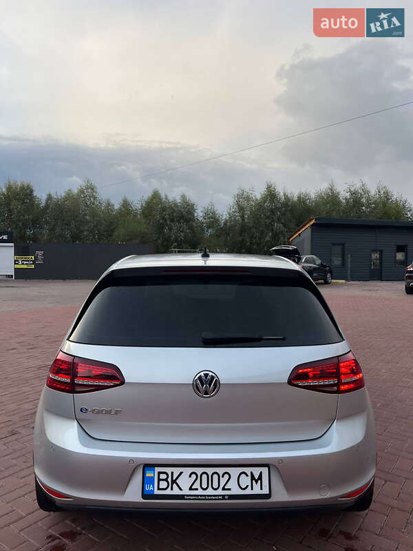 Хэтчбек Volkswagen e-Golf 2015 в Ровно