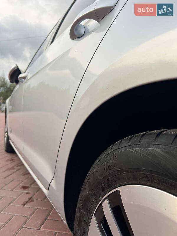 Хэтчбек Volkswagen e-Golf 2015 в Ровно