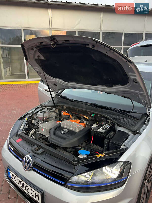 Хэтчбек Volkswagen e-Golf 2015 в Ровно