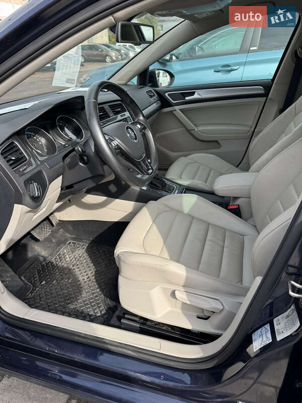 Хэтчбек Volkswagen e-Golf 2016 в Житомире