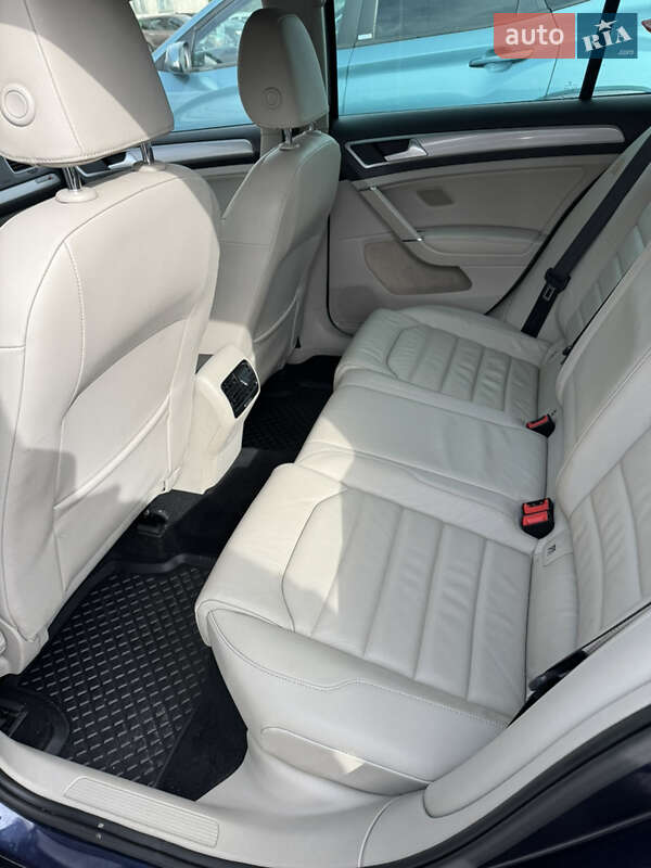 Хэтчбек Volkswagen e-Golf 2016 в Житомире